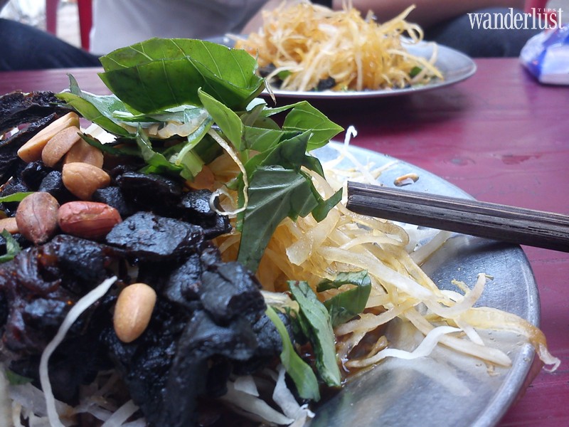 Tạp chí Du lịch Wanderlust Tips | Gỏi bò khô - món quà ăn vặt thu hút giới trẻ TP. HCM