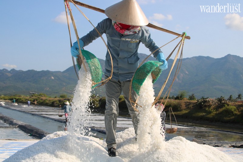 Tạp chí Du lịch Wanderlust Tips | Hòn Khói, Nha Trang, cánh đồng muối vô tận nhìn qua cứ ngỡ tuyết phủ trắng
