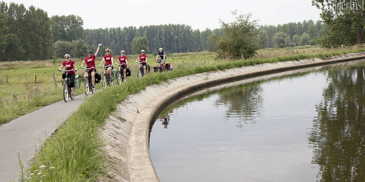 Thế giới muôn màu sau tay lái 9 Tạp chí Du lịch Wanderlust Tips | Thế giới muôn màu sau tay lái