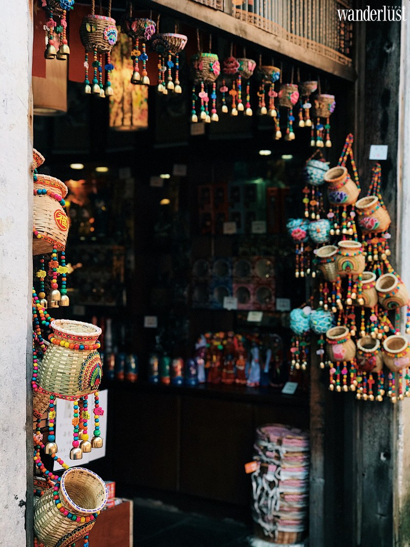 Tạp chí Du lịch Wanderlust Tips | Phượng Hoàng Cổ Trấn: hành trình cảm hứng của sự huyền bí và cổ trang Trung Hoa