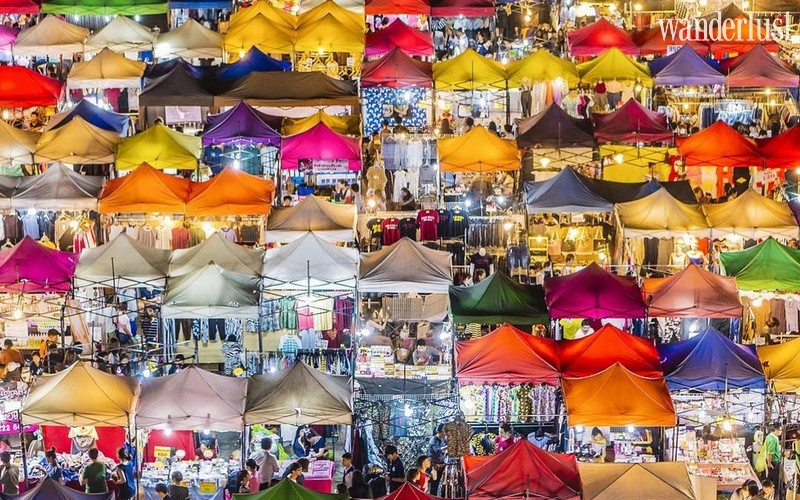 Bangkok: Rủ bạn bè “oanh tạc” hết 1.500 gian ở chợ đêm Rod Fai