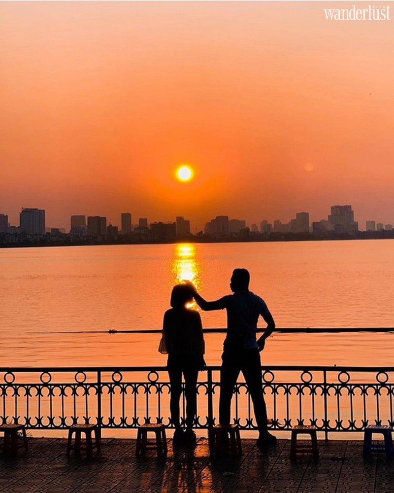 Tạp chí Du lịch Wanderlust Tips | Hà Nội: Hoàng hôn Hồ Tây làm ta say 