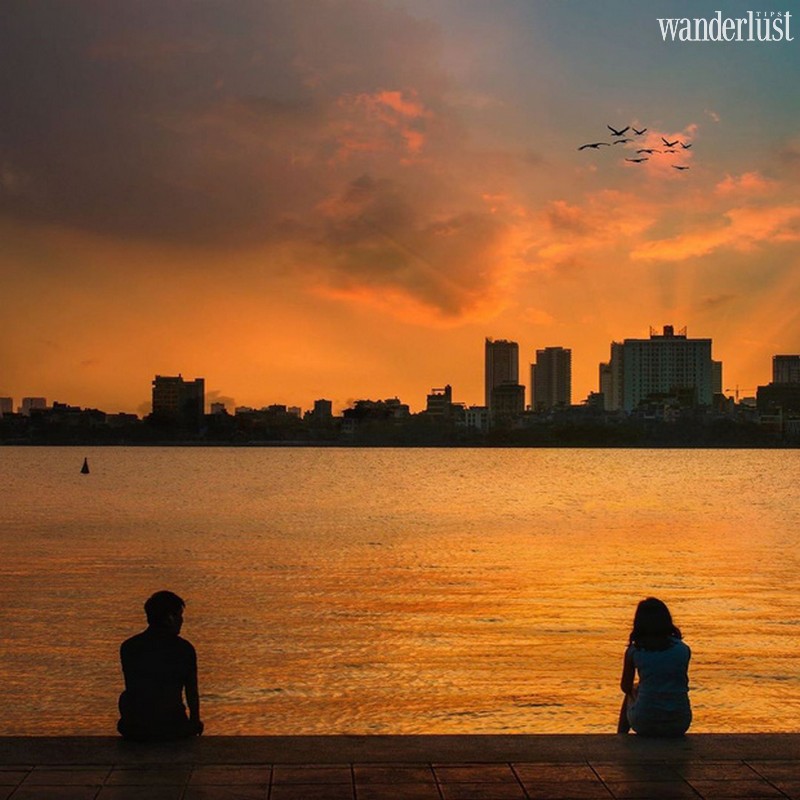 Tạp chí Du lịch Wanderlust Tips | Hà Nội: Hoàng hôn Hồ Tây làm ta say 