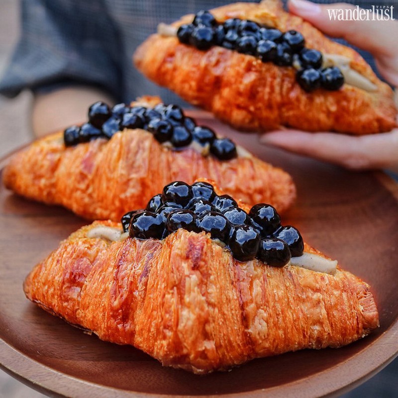 Bánh sừng bò trân châu đen: Món ăn lạ "khuấy đảo" giới trẻ Đài Loan 7 Tạp chí Du lịch Wanderlust Tips | Bánh sừng bò trân châu đen - món ăn lạ "khuấy đảo" giới trẻ Đài Loan