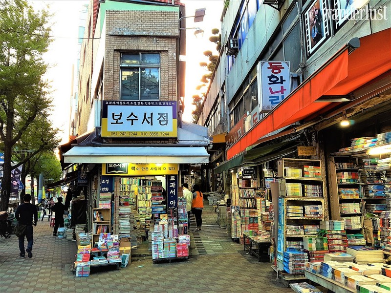 Tạp chí Du lịch Wanderlust Tips | Phố sách cũ Bosudong: Tìm về một Busan hoài cổ