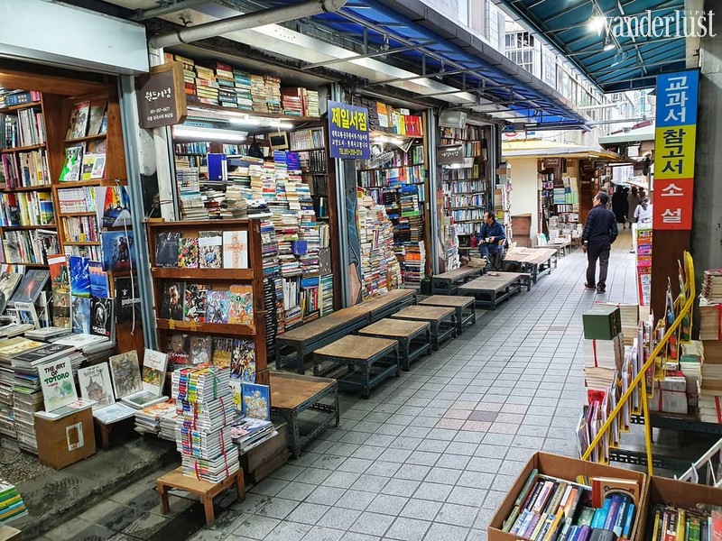 Tạp chí Du lịch Wanderlust Tips | Phố sách cũ Bosudong: Tìm về một Busan hoài cổ