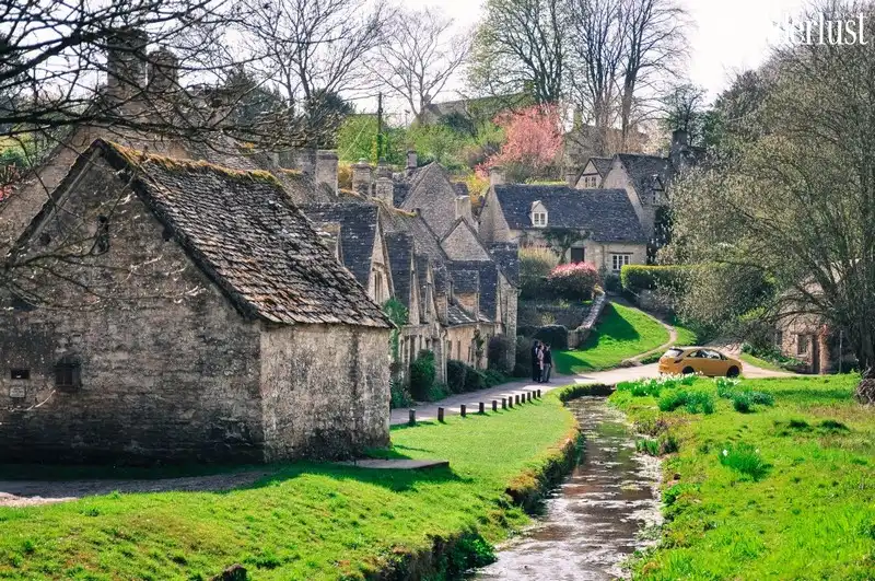 Tạp chí du lịch Wanderlust Tips | Bibury: Ngôi làng cổ trên hộ chiếu nước Anh