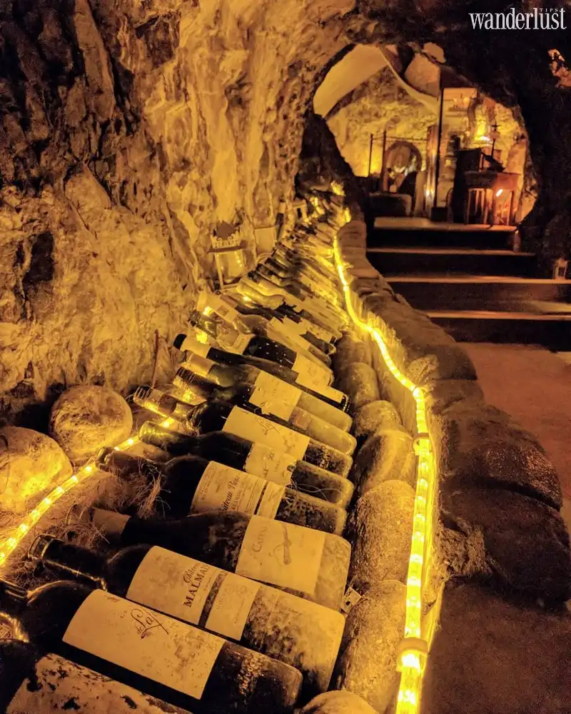 Tạp chí Du lịch Wanderlust Tips | Jeff’s Cellar: Quán bar độc đáo nằm trong hang động tại Malaysia