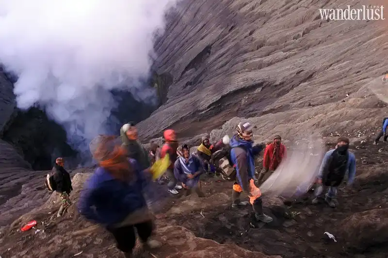 Tạp chí Du lịch Wanderlust Tips | Kỳ lạ lễ hội tế thần Yadnya Kasada ở Indonesia