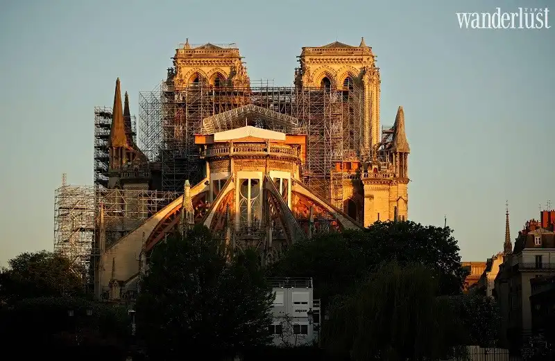 Tạp chí Wanderlust Tips | Nhà thờ Đức Bà Paris ngổn ngang giữa đại dịch Covid-19