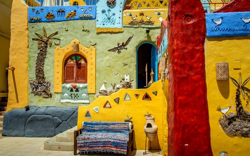 Ghé thăm làng cổ Nubian rực rỡ sắc màu
