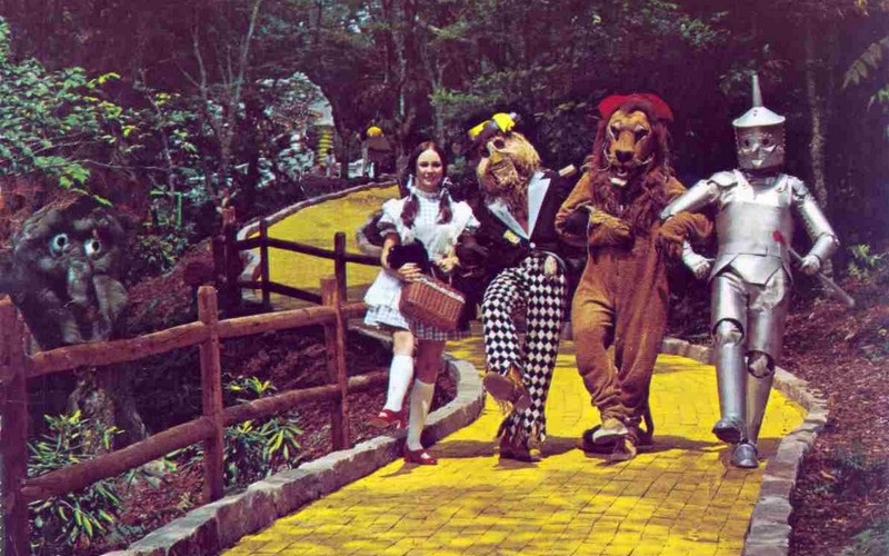 Lạnh gáy trước những công viên bỏ hoang