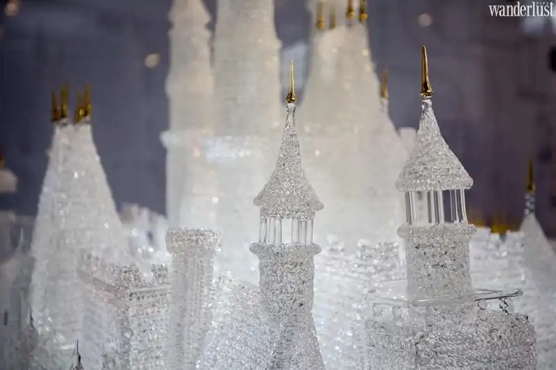 Tạp chí du lịch Wanderlust Tips | Mải đùa nghịch, hai trẻ nhỏ làm vỡ lâu đài thủy tinh trị giá 64.000USD