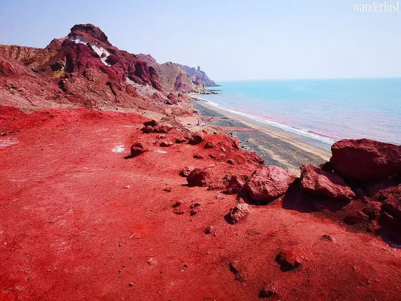 Tạp chí Du lịch Wanderlust Tips | Đảo Hormuz: Vùng biển đỏ ngầu kỳ lạ nhất thế giới