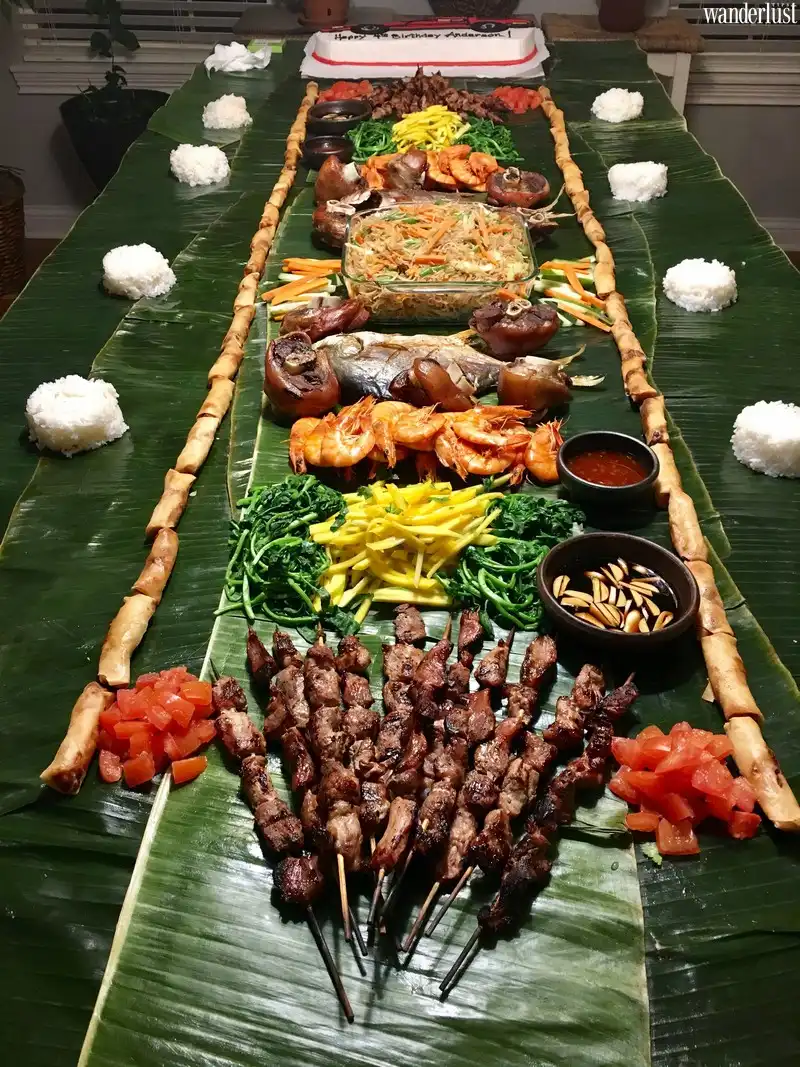 Tạp chí du lịch Wanderlust Tips | Boodle fight – phong cách ăn truyền thống của người Philippines