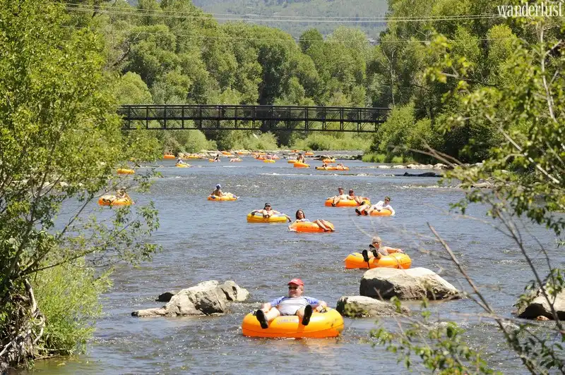 Tạp chí du lịch Wanderlust Tips | Tubing: Kinh nghiệm phiêu du giữa mênh mang sóng nước
