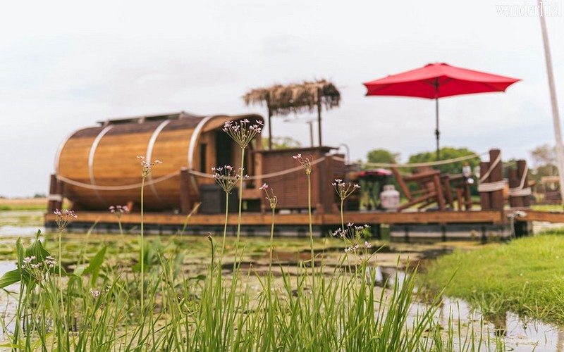 Say giấc trong “thùng rượu” nổi độc đáo ở Canada