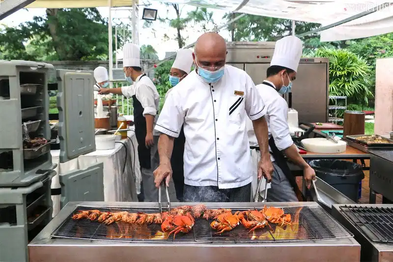 Tận hưởng tiệc buffet nướng sân vườn 8 Tạp chí Du lịch Wanderlust Tips | Tiệc buffet nướng sân vườn tại Nikko Garden