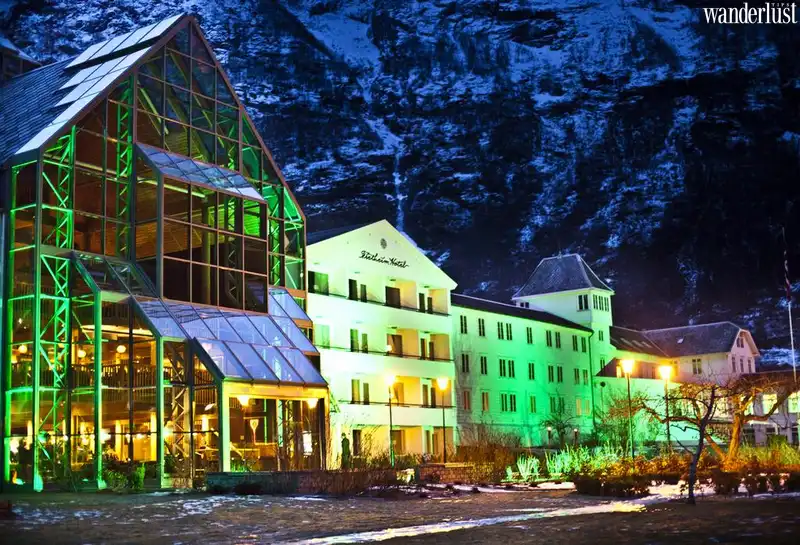 Tạp chí Du lịch Wanderlust Tips | Ngỡ ngàng những khách sạn trên núi đẹp nhất thế giới 