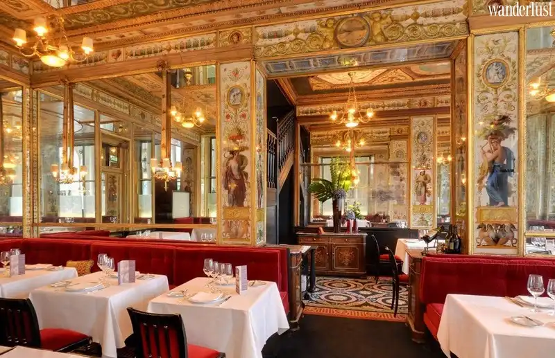 Du lịch nước Pháp cùng bộ phim "Emily in Paris" 7 Tạp chí Du lịch Wanderlust Tips | Nước Pháp lãng mạn trong phim Emily in Paris