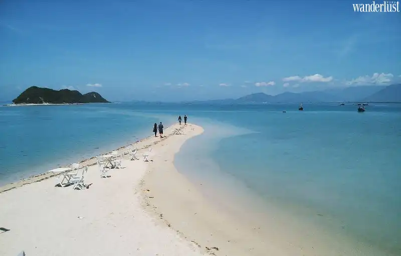 Tạp chí Du lịch Wanderlust Tips | Trải nghiệm con đường đi bộ giữa biển độc đáo