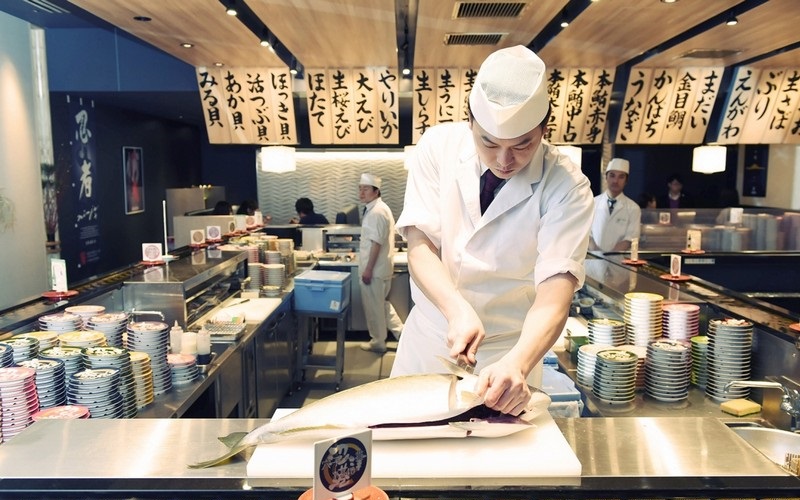 Sushi băng chuyền nổi tiếng Nhật Bản