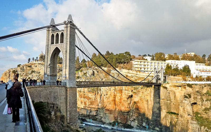 5 ngôi làng cheo leo vách núi đẹp nhất thế giới