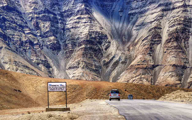 Bước đi trên những con đường kỳ lạ khắp thế giới