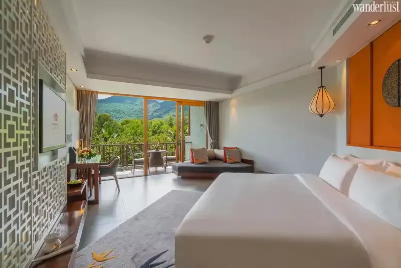 Tạp chí Du lịch Wanderlust Tips | Mùa lễ hội tươi vui bên bờ biển Lăng Cô