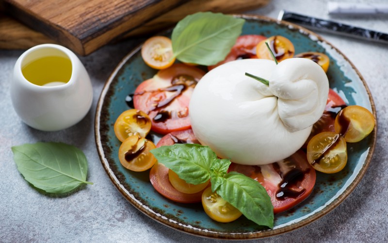 Burrata: Ngôi sao sáng của phô mai nước Ý