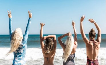 Tạp chí Du lịch Wanderlust Tips | Mẹo bảo vệ tóc khi du lịch biển ngày hè