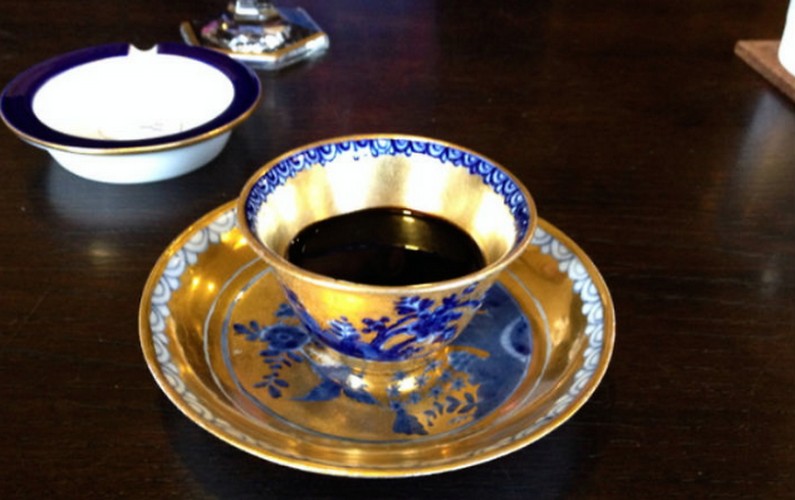 Có gì trong ly cà phê 22 năm tuổi ủ thùng gỗ có giá 919 đô la ở Nhật Bản? Có gì trong ly cà phê 22 năm tuổi ủ thùng gỗ có giá 919 đô la ở Nhật Bản?