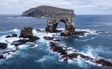 Tạp chí Du lịch Wanderlust Tips | Vòm đá Darwin's Arch sụp đổ