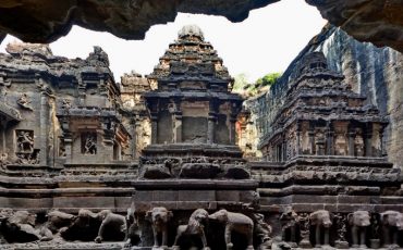 Tạp chí Du lịch Wanderlust Tips | Khám phá ngôi đền Kailasa được tạc từ một khối đá duy nhất ở Ấn Độ