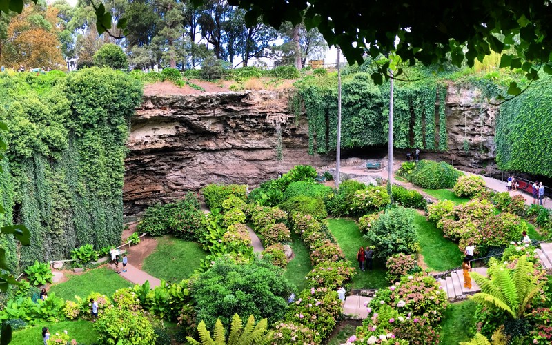 Vẻ đẹp kỳ vĩ của những hố sụt trên thế giới