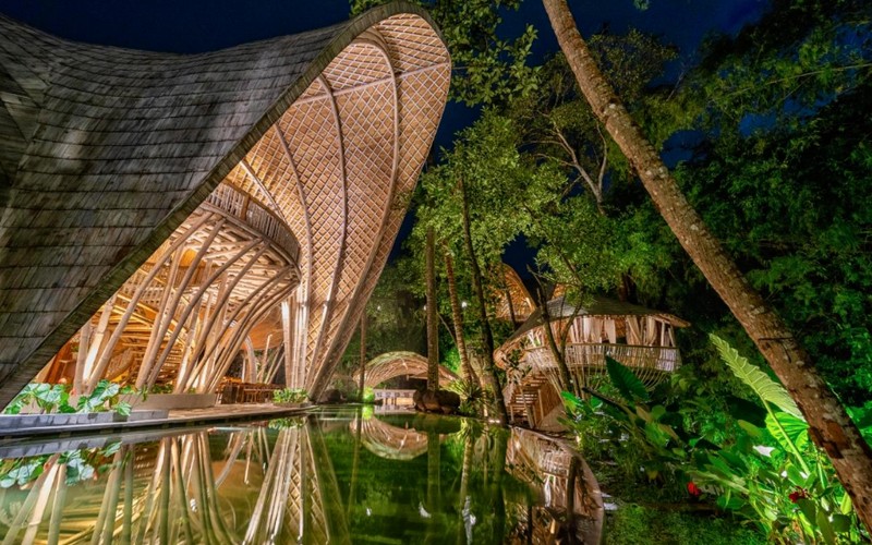 Bali đang làm mưa làm gió trên các diễn đàn du lịch với kiến trúc tre nứa thân thiện với môi trường Bali đang làm mưa làm gió trên các diễn đàn du lịch với kiến trúc tre nứa thân thiện với môi trường