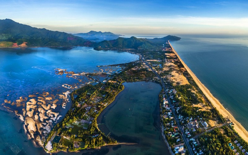 Tới thăm Lăng Cô: Bãi biển đẹp nhất hành tinh