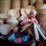 Nghiêng vành nón lá nơi làng nghề truyền thống