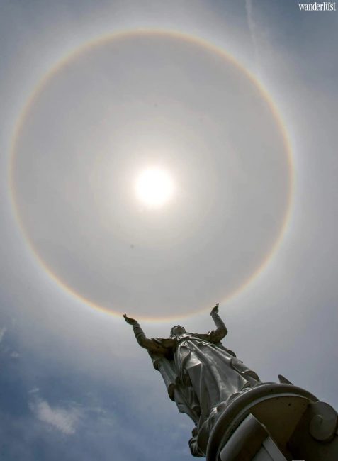 Bầu trời Huế xuất hiện "vầng hào quang" 6 Những người dân Huế đã nhanh tay chụp lại khoảnh khắc diệu kì này và chia sẻ trên các trang mạng xã hội. (Ảnh: Đăng Tuyên)