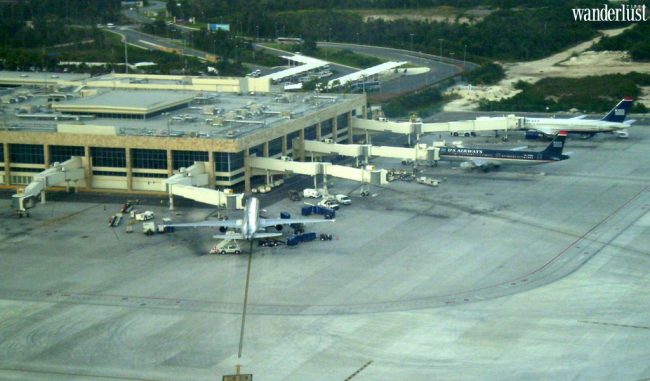 Bão Grace đổ bộ gây ảnh hưởng tới khách du lịch tại Mexico 5 Khách du lịch sơ tán, bão Grace đổ bộ khiến hàng loạt chuyến bay ở Mexico bị hủy bỏ - Wanderlust Tips