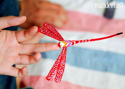 Sống lại tuổi thơ với chuồn chuồn tre nơi làng nghề Thạch Xá 8 Chuồn chuồn tre được thiết kế để giữ thăng bằng khi đặt lên tay hay các đồ vật khác.