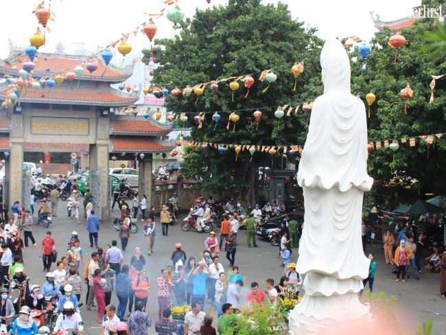 6 ngày Tết cổ truyền quan trọng trong Văn Hóa Việt. 13 Đi chùa cầu bình an nhân dịp Tết Nguyên Tiêu.
