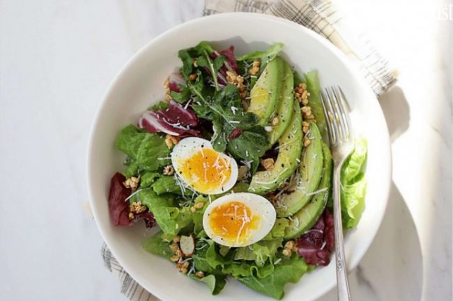 5 món Salad dễ làm tại nhà, giúp giải nhiệt cuối tuần 10 5 món Salad dễ làm tại nhà, giúp giải nhiệt cuối tuần - Wanderlust Tips