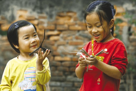 hai be cam chuon chuon 1