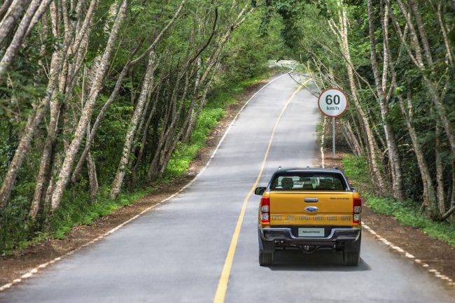 Kinh nghiệm thuê xe tự lái khi du lịch nước ngoài 5 Kinh nghiệm thuê xe tự lái khi du lịch nước ngoài - Wanderlust Tips