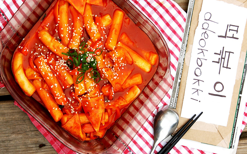 Tips làm bánh gạo cay TOKBOKKI chuẩn vị Hàn Quốc 5 Tạp chí du lịch Wanderlust Tips | Tips làm bánh gạo cay TOKBOKKI chuẩn vị Hàn Quốc