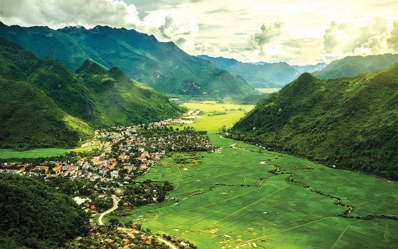 Những ngôi nhà sàn ở thung lũng mây trời Những ngôi nhà sàn ở thung lũng mây trời