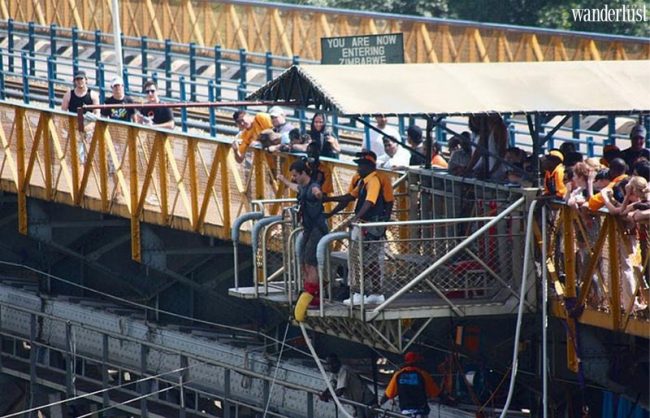 4 điều nhất định phải thử khi đến Thác Victoria tráng lệ ở Zambia 8 VICTORIA FALLS BUNGEE JUMPING 02