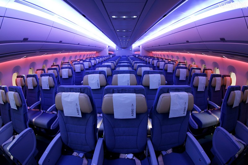 Bạn có biết tiếp viên hàng không sử dụng hệ thống đèn trên máy bay để giao tiếp? 6 Tạp chí Wanderlust Tips | Bạn có biết tiếp viên hàng không sử dụng hệ thống đèn trên máy bay để giao tiếp?