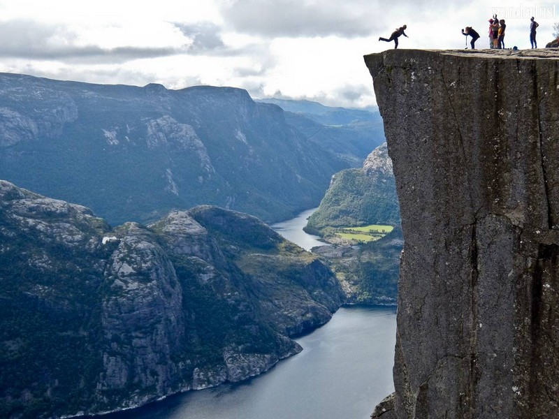 Tạp chí du lịch Wanderlust Tips | 7 con đường mang tính biểu tượng ở các vịnh hẹp Na Uy